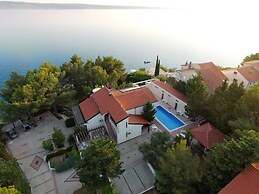 Fantastic Holiday Home With Amazing Garden, Private Pool, Directly on 