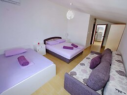 Fantastic Holiday Home With Amazing Garden, Private Pool, Directly on 