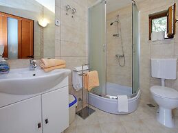 Fantastic Holiday Home With Amazing Garden, Private Pool, Directly on 