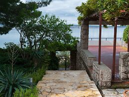 Fantastic Holiday Home With Amazing Garden, Private Pool, Directly on 