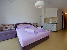 Fantastic Holiday Home With Amazing Garden, Private Pool, Directly on 