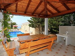Fantastic Holiday Home With Amazing Garden, Private Pool, Directly on 