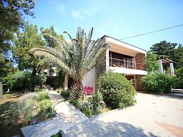 Fantastic Holiday Home With Amazing Garden, Private Pool, Directly on 