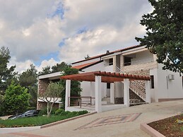 Fantastic Holiday Home With Amazing Garden, Private Pool, Directly on 