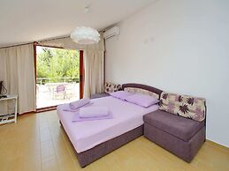 Fantastic Holiday Home With Amazing Garden, Private Pool, Directly on 