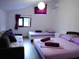 Fantastic Holiday Home With Amazing Garden, Private Pool, Directly on 