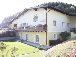 Spacious Apartment near Ski Area in Liebetig