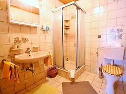 Spacious Apartment near Ski Area in Liebetig