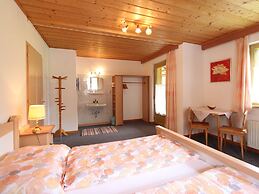 Cosy Apartment in Neukirchen near Krimmler Waterfalls