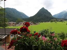 Cosy Apartment in Neukirchen near Krimmler Waterfalls