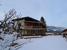Cosy Apartment in Neukirchen near Krimmler Waterfalls