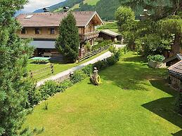 Cosy Apartment in Neukirchen near Krimmler Waterfalls