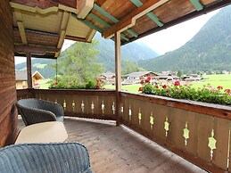 Cosy Apartment in Neukirchen near Krimmler Waterfalls