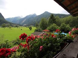 Cosy Apartment in Neukirchen near Krimmler Waterfalls