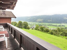 Sunny Hillside Apartment in Mittersill near Public Transport