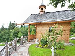 Sunny Hillside Apartment in Mittersill near Public Transport