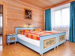 Sunny Hillside Apartment in Mittersill near Public Transport