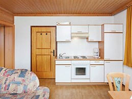 Sunny Hillside Apartment in Mittersill near Public Transport