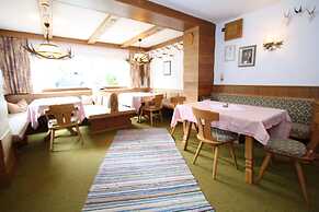 Cozy Apartment in Niedernsill With Garden