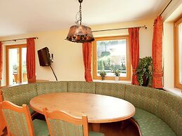 Chalet Apartment in ski Area Saalbach-hinterglemm