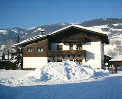 Spacious Apartment near Ski Area in Niedernsill