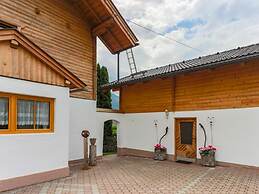 Cozy Holiday Home in Piesendorf near Ski Area