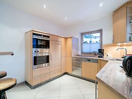 Tasteful Holiday Home in Hollersbach im Pinzgau With Garden