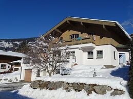 Tasteful Holiday Home in Hollersbach im Pinzgau With Garden