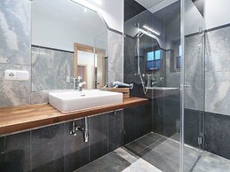 Tasteful Holiday Home in Hollersbach im Pinzgau With Garden