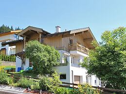 Tasteful Holiday Home in Hollersbach im Pinzgau With Garden