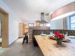 Tasteful Holiday Home in Hollersbach im Pinzgau With Garden