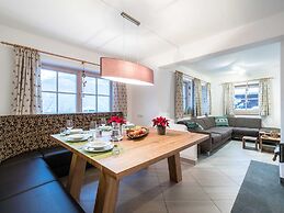 Tasteful Holiday Home in Hollersbach im Pinzgau With Garden