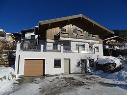 Tasteful Holiday Home in Hollersbach im Pinzgau With Garden