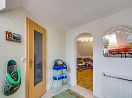 Cozy Apartment in Lichtenhain With Garden