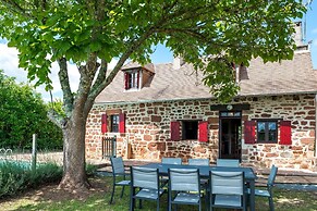 Beautiful Holiday Home With Pool in Teillots