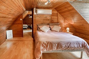 Beautiful Holiday Home With Pool in Teillots