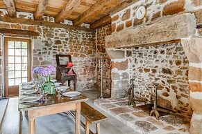 Beautiful Holiday Home With Pool in Teillots