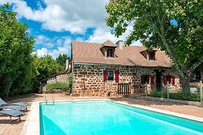 Beautiful Holiday Home With Pool in Teillots