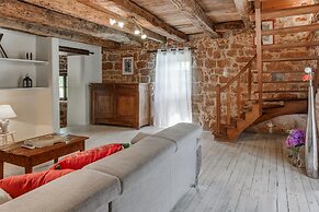 Beautiful Holiday Home With Pool in Teillots