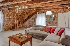 Beautiful Holiday Home With Pool in Teillots