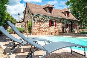 Beautiful Holiday Home With Pool in Teillots
