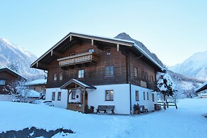 Serene Cottage in Neukirchen am Großvenediger near Ski Area