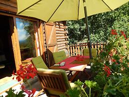 Spacious Chalet for 4 in Hommert