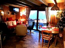 Spacious Chalet for 4 in Hommert