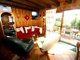 Spacious Chalet for 4 in Hommert