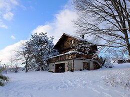 Spacious Chalet for 4 in Hommert