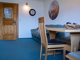 Cozy Apartment in Mühlbach with Garden near Ski Slopes