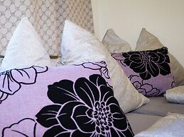 Cozy Apartment in Mühlbach with Garden near Ski Slopes