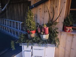 Cozy Apartment in Mühlbach with Garden near Ski Slopes