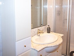 Cozy Apartment in Mühlbach with Garden near Ski Slopes